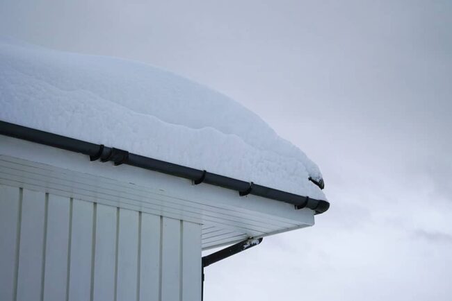 How Steel Buildings Withstand Heavy Snow and Cold Temperatures